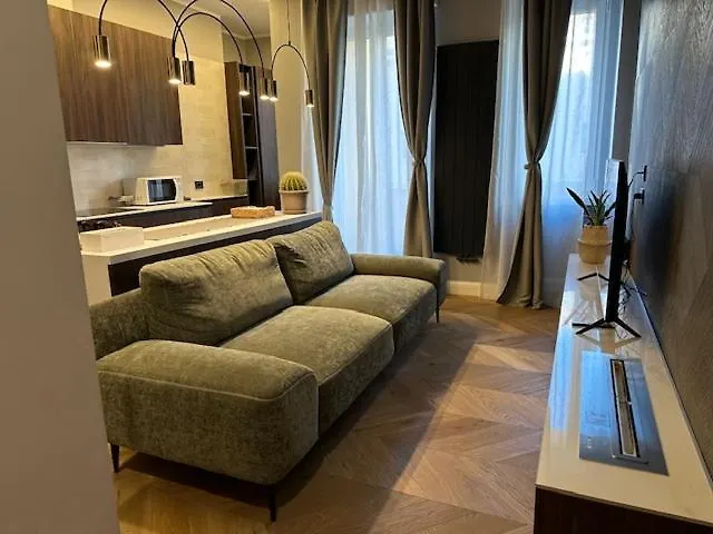 V28 Apartment Milan 0*,